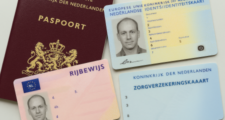 Paspoort, rijbewijs en zorgverzekeringskaart.