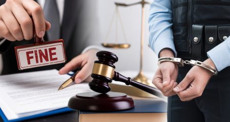 Boete, rechtspraak en arrestatie.